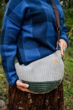 Półokrągła torebka sztruksowa z upcyklingu - szary i zielony - obrazek 3