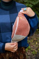 Nerka sztruksowa różowo-szara z upcyklingu - obrazek 3