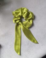 Jedwabna gumka do włosów scrunchie