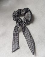 Jedwabna gumka do włosów scrunchie
