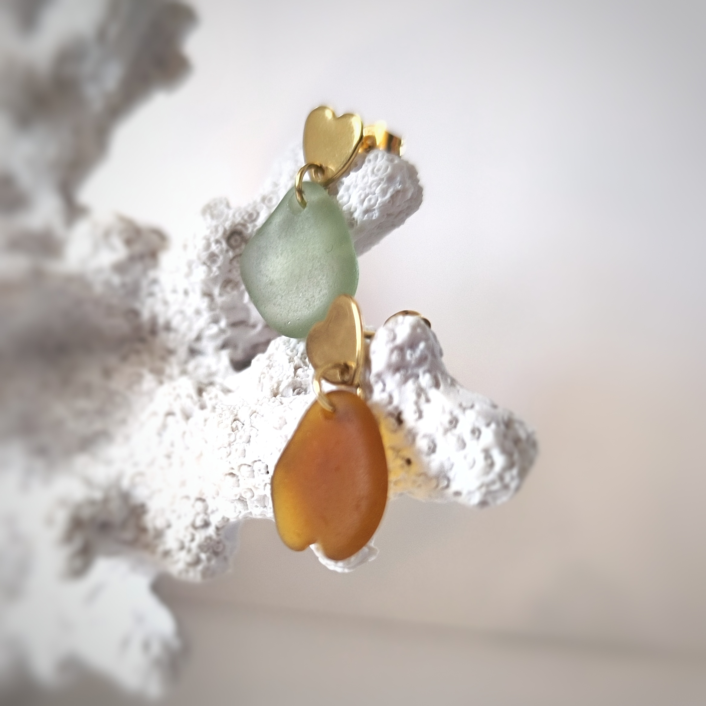 1000020337 Kolczyki zw szkła morskiego, asymetryczne. - obrazek 1