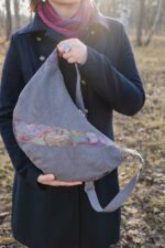 Półokrągła torebka z upcyklingu - szara z krawatem - duża - obrazek 3