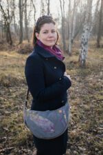 Półokrągła torebka z upcyklingu - szara z krawatem - duża - obrazek 4