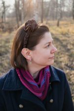 Opaska jedwabna do włosów, brązowa z kwiatem - upcykling - obrazek 5