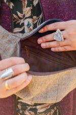 Duża nerka szara w kratkę, saszetka męska / unisex z upcyklingu - obrazek 4