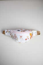 Nerka dziecięca leśne zwierzęta na bieli - saszetka z upcyklingu - obrazek 2