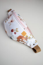 Nerka dziecięca leśne zwierzęta na bieli - saszetka z upcyklingu